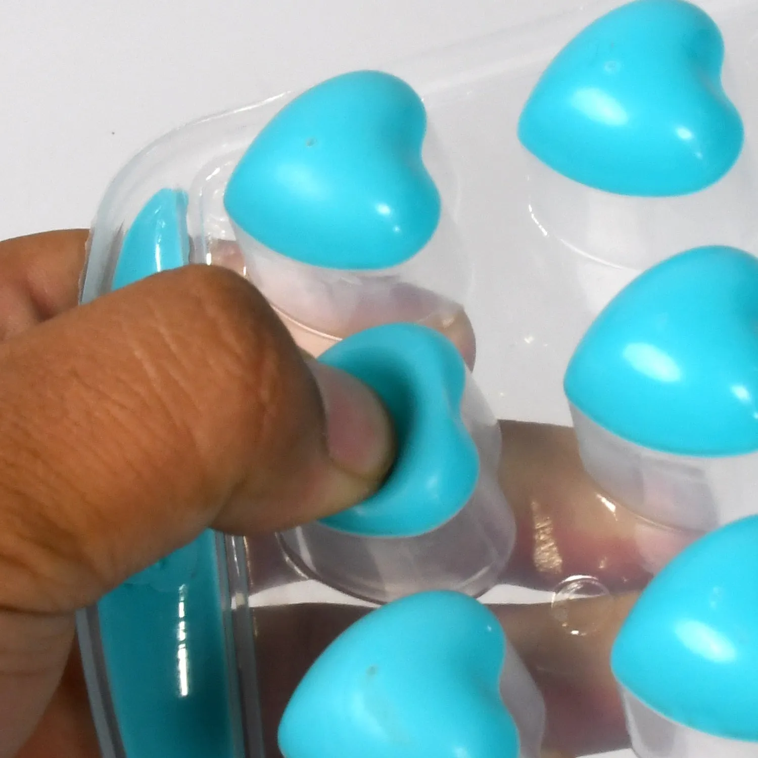 Easy Push Premium POP-UP ice Tray, With Flexible Silicon Bottom and Lid, Heart Shape 18 Cube Trays