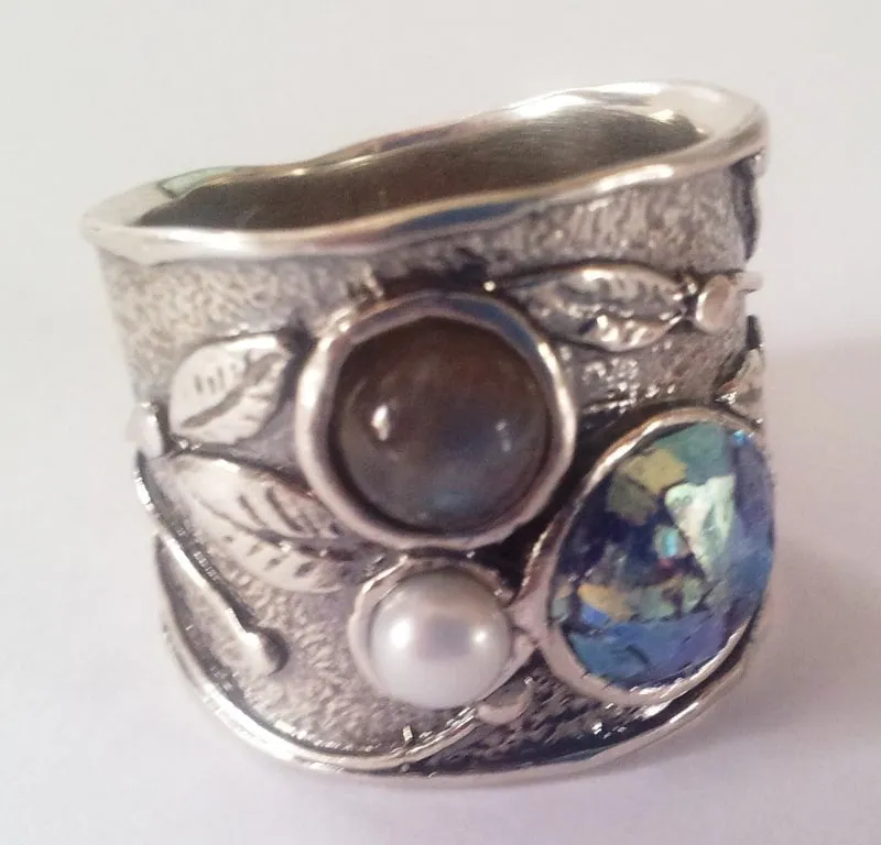 Roman glass silver ring 925. Silver ring set Roman Glass with a pearl and gemstone.